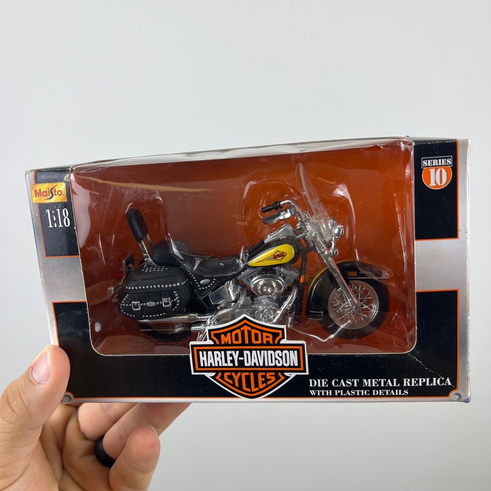 Maisto Harley Davidson 2000 FLSTC Heritage Softail 1:18 Black Yellow Box Wear